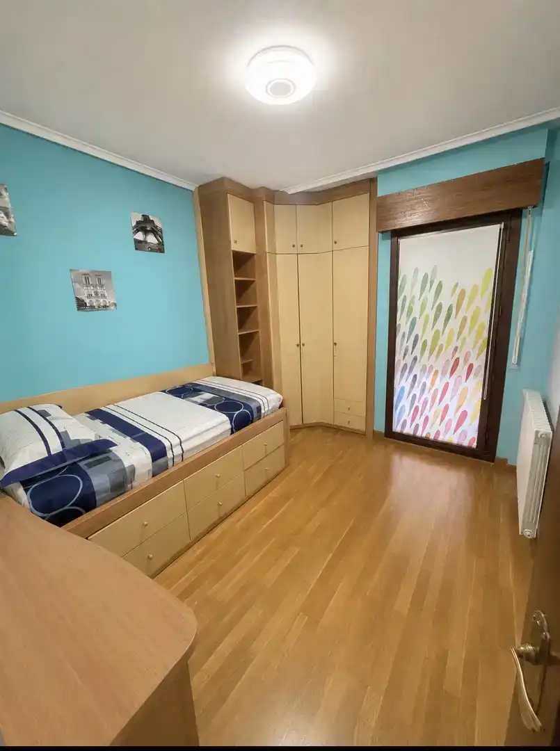 Dormitori de Casa o xalet en venda en Lardero amb Aire condicionat, Piscina i Balcó