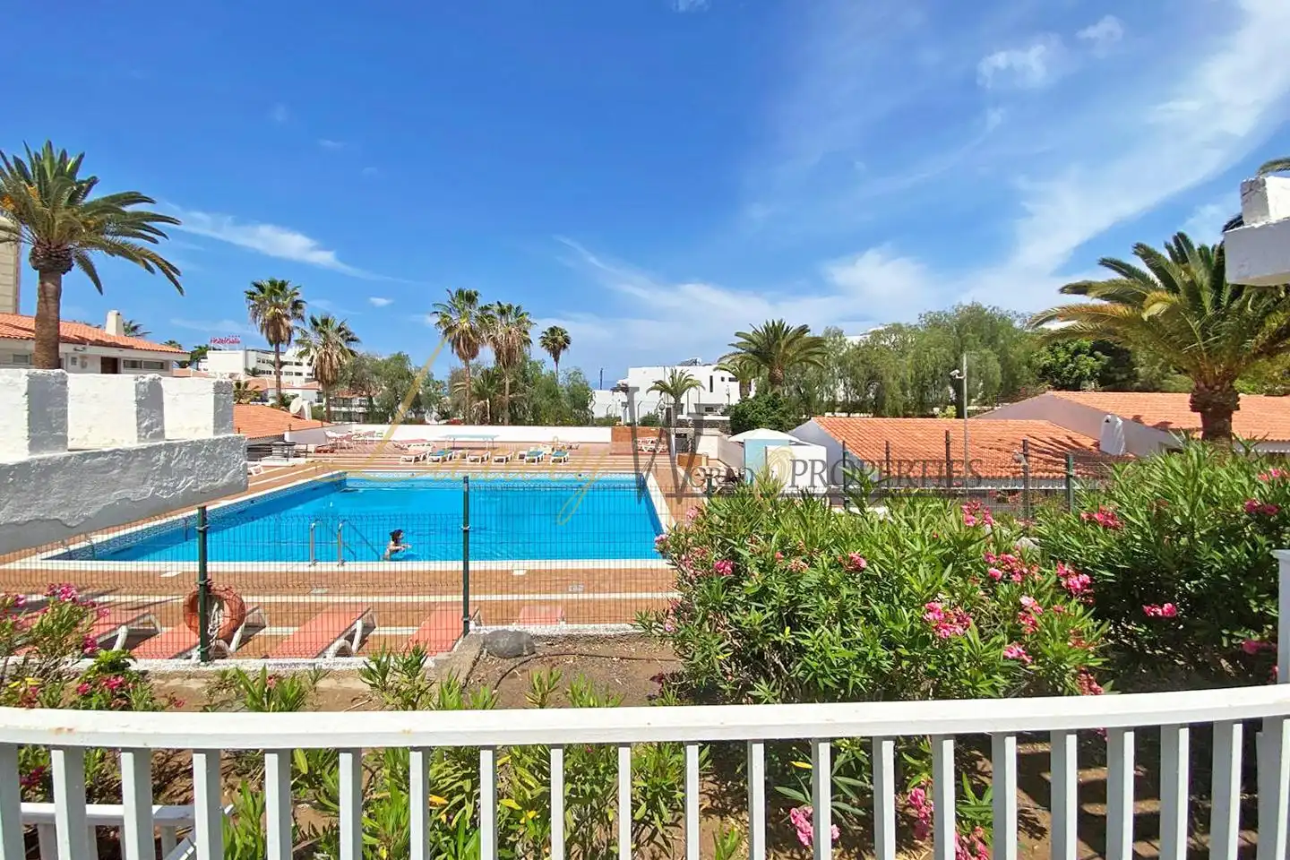 Piscina de Apartament en venda en Adeje amb Terrassa i Piscina comunitària
