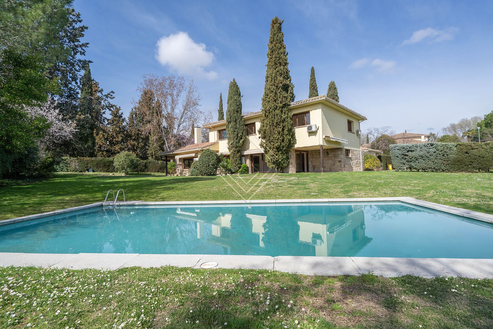 Garden of Houses for sale in Pozuelo de Alarcón  with Air Conditioner, Heating and Private garden