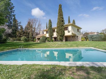 Xalet amb piscina en venda a Somosaguas