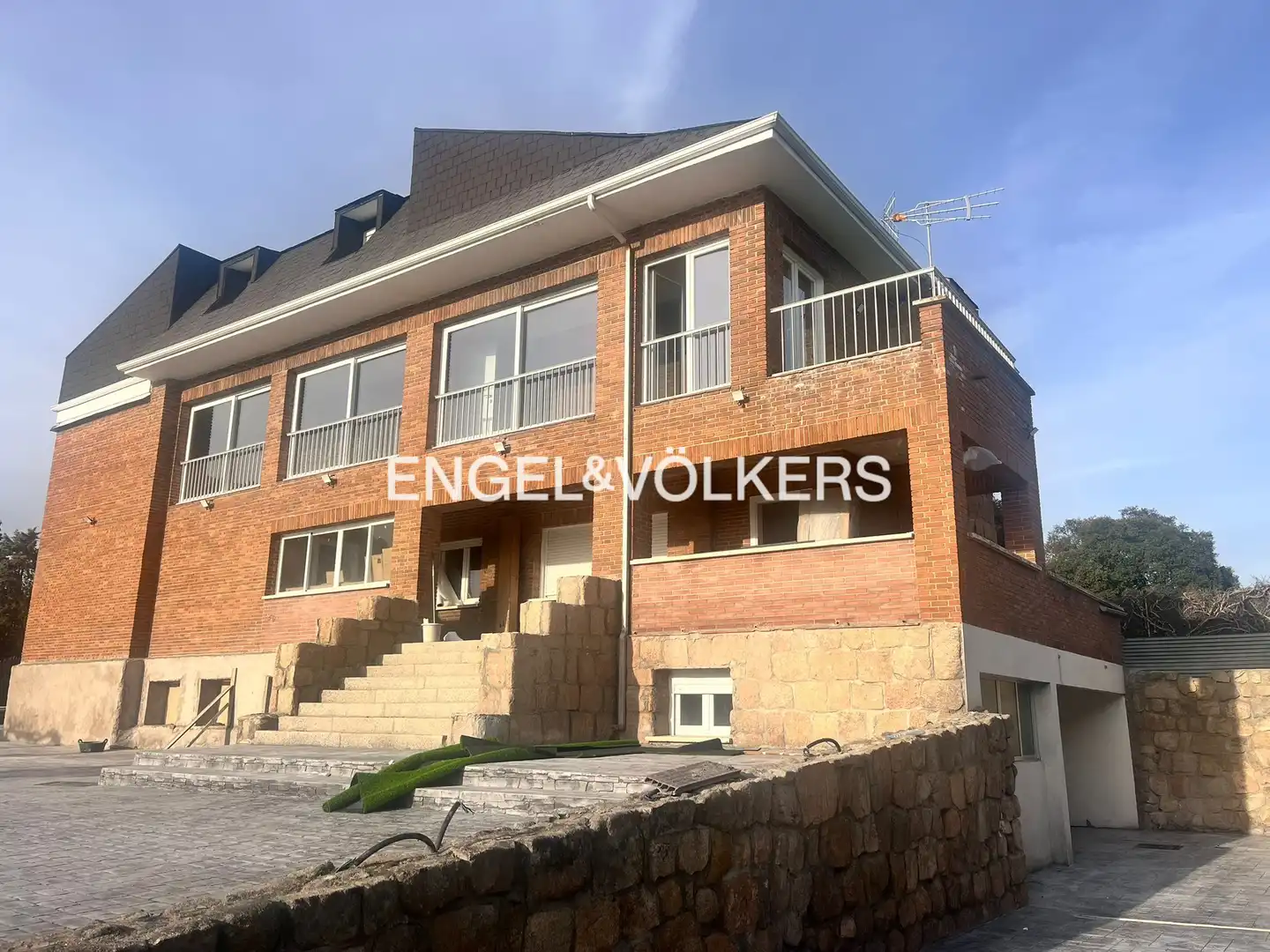 Exterior view of Study for rent in Villanueva de la Cañada  with Air Conditioner, Heating and Private garden