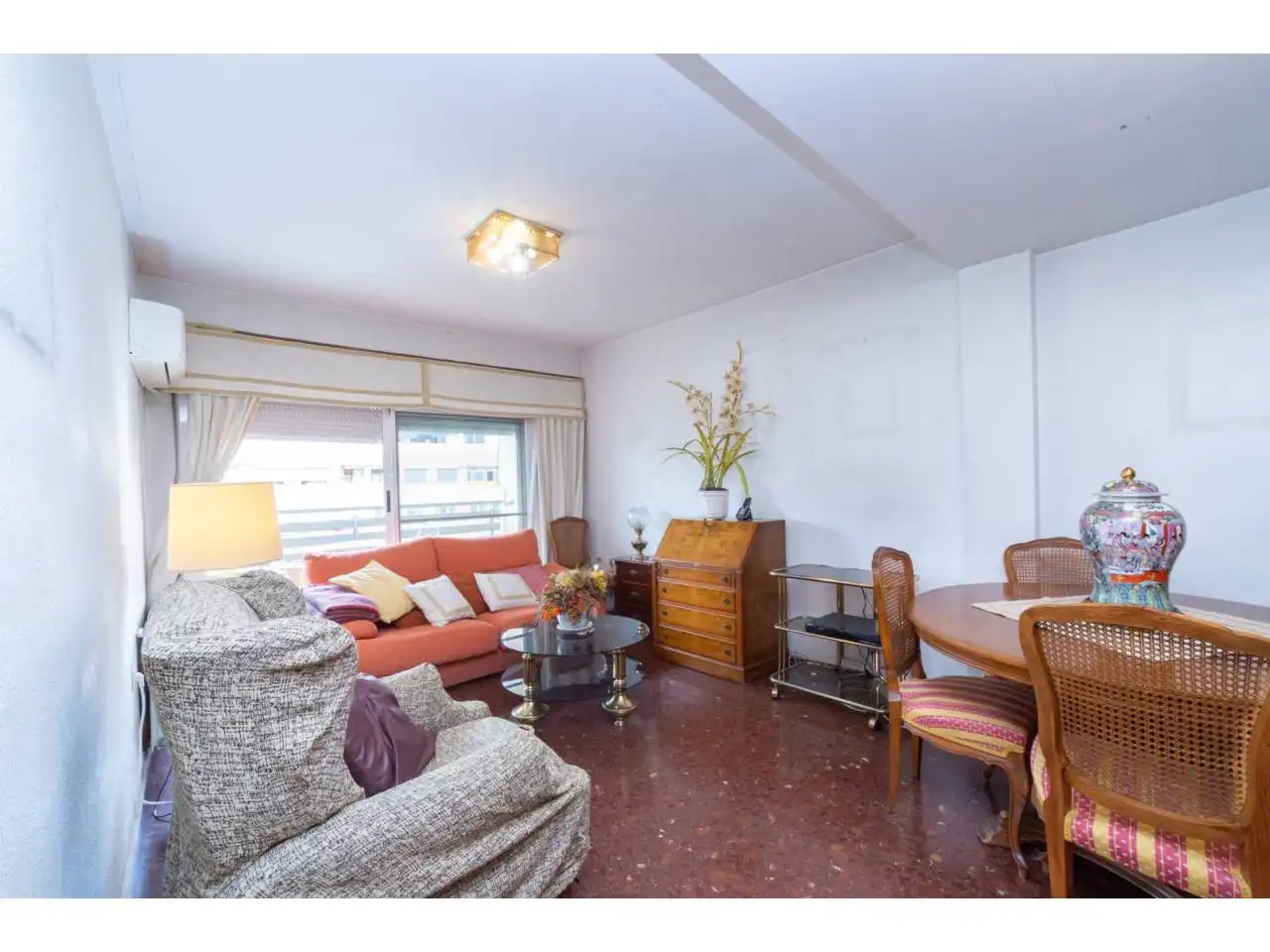 Living room of Flat for sale in Valencia  with Air Conditioner, Terrace and Furnished