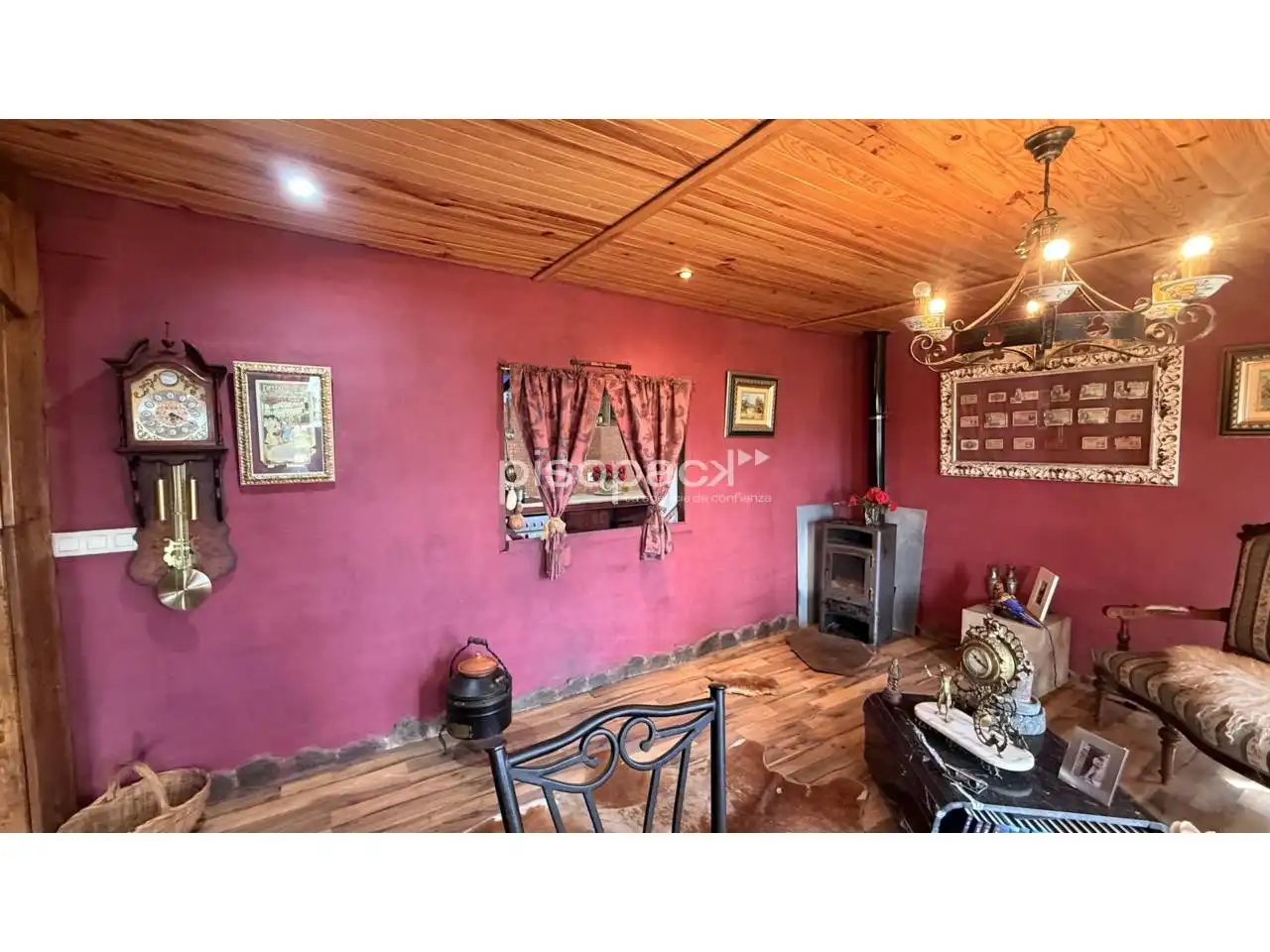 Sala d'estar de Casa o xalet en venda en Undués de Lerda amb Calefacció, Jardí privat i Parquet
