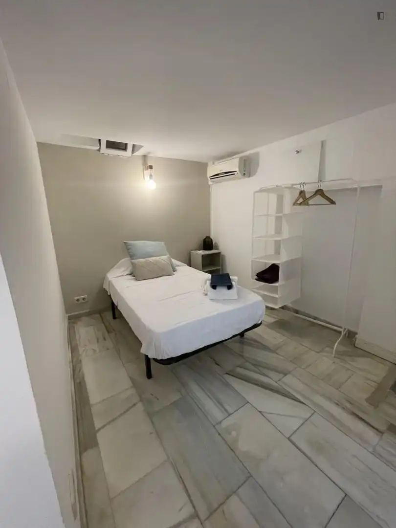 Habitación de Apartamento de alquiler en Madrid con Aire acondicionado, Calefacción y Amueblado