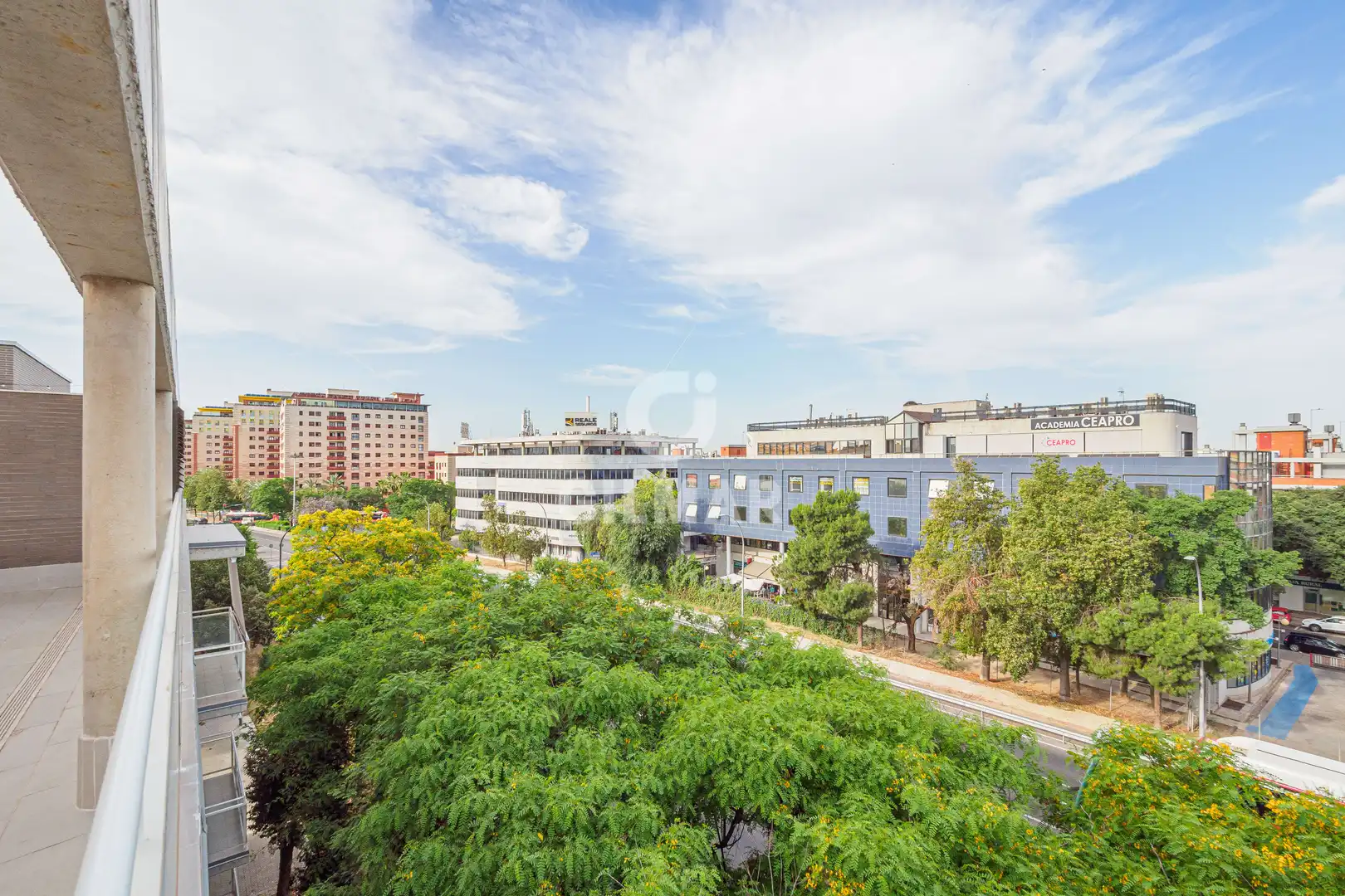 Vista exterior de Àtic en venda en Sevilla amb Calefacció, Jardí privat i Traster