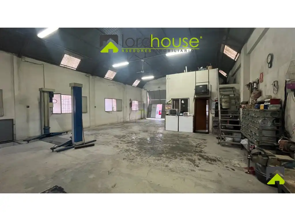 Nave industrial en venta en Lorca