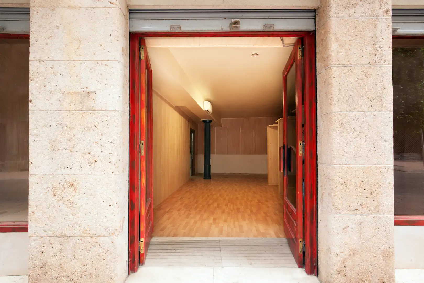 Locale commerciale in vendita a Raval de Santa Anna 35, imagen 2