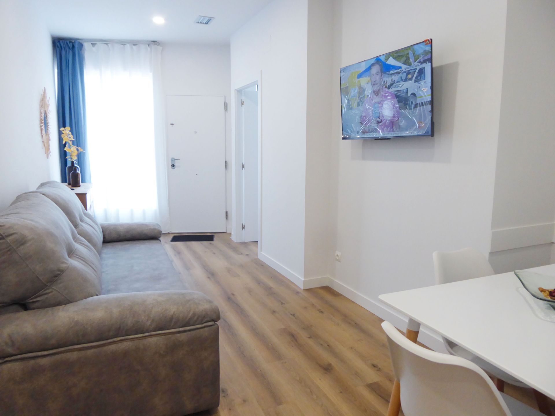 Sala d'estar de Estudi en venda en El Astillero   amb Moblat