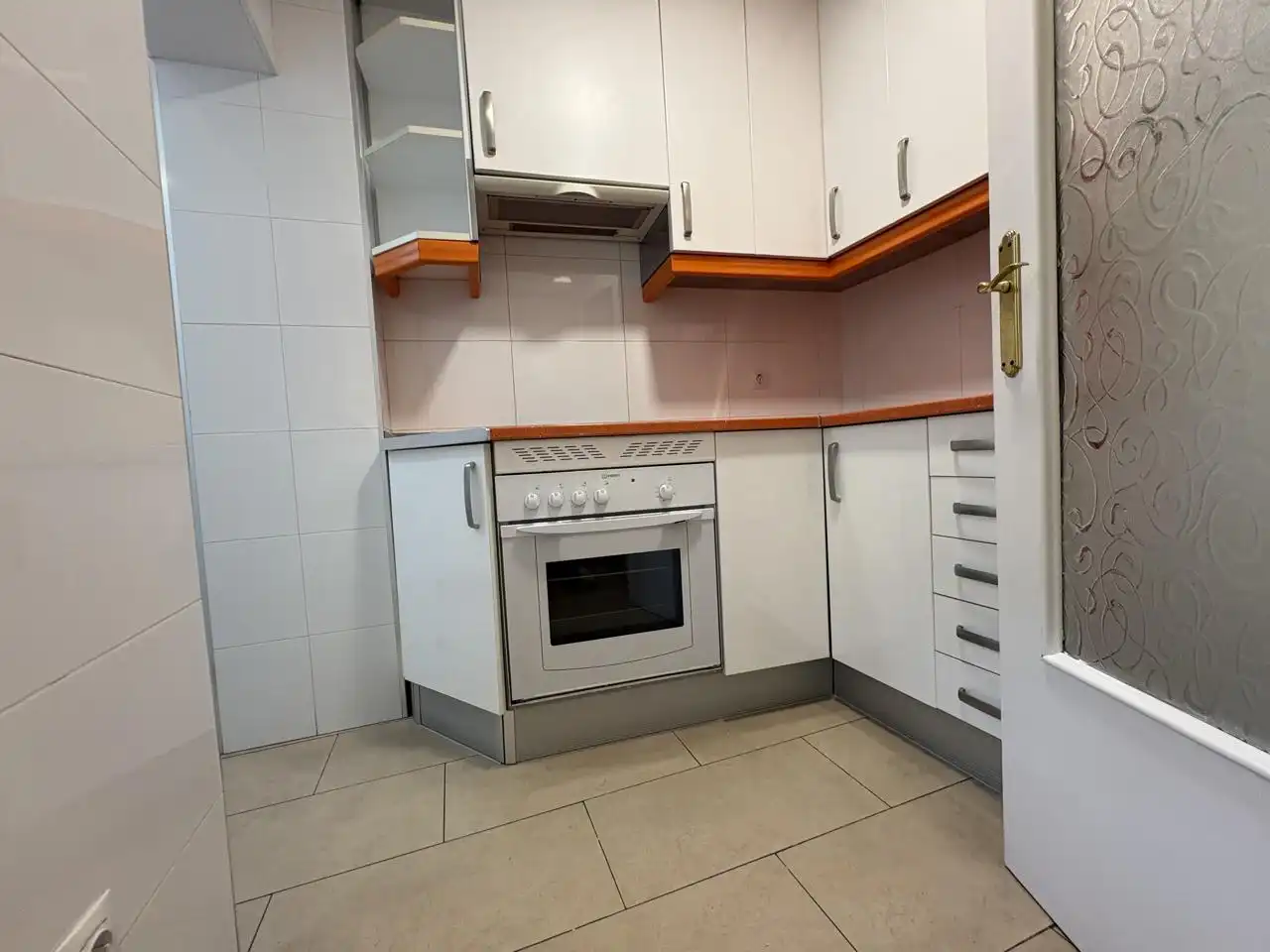 Cocina de Piso de alquiler en Madrid con Aire acondicionado y Balcón