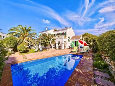 Casa con piscina en venta en Cala Blanca
