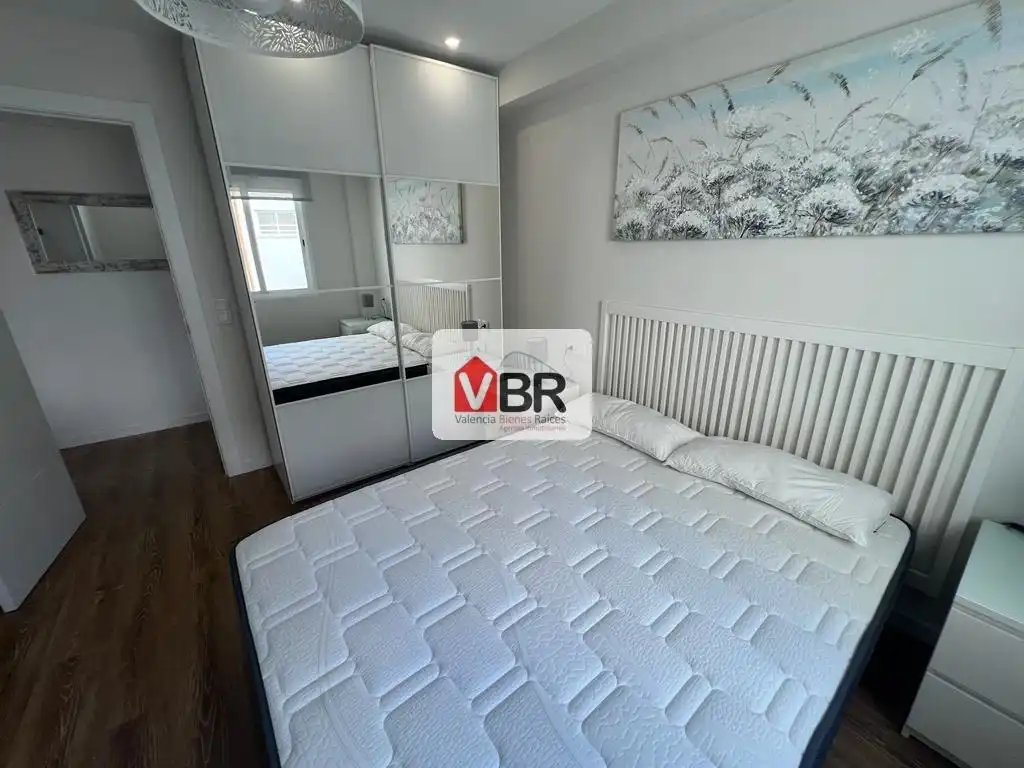 Schlafzimmer von Wohnung zur Miete in Valencia mit Klimaanlage, Heizung und Terrasse