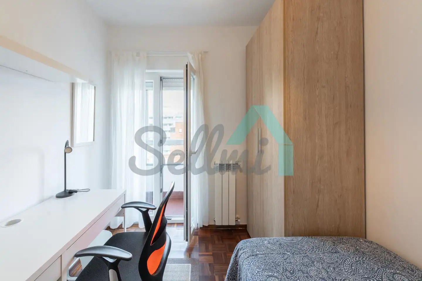 Room in Paz, El Cristo