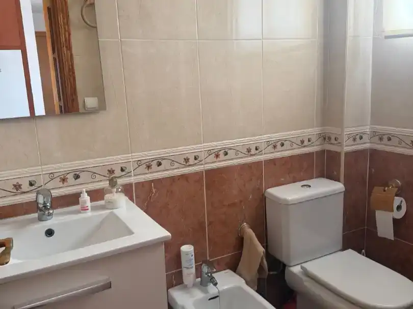 Badezimmer von Wohnungen zum Verkauf in Torrox mit Klimaanlage und Balkon