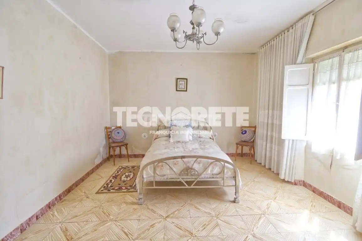 Habitación de Casa adosada en venta en Consuegra con Jardín privado
