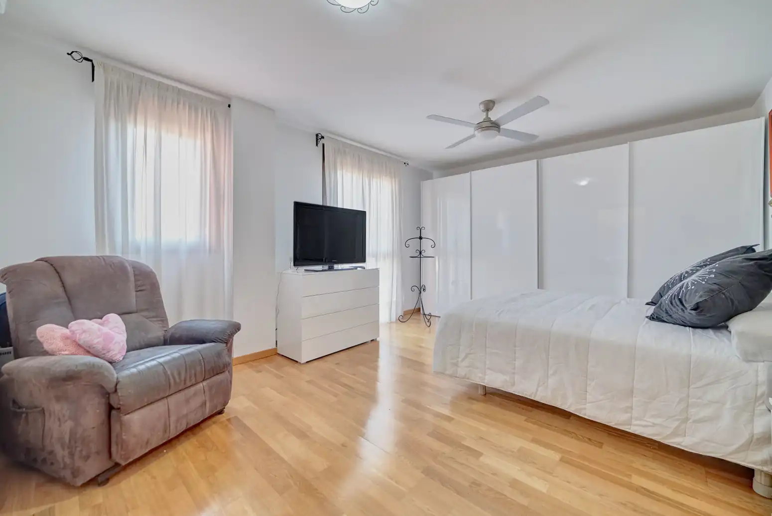 Bedroom of Detached homes for sale in Enériz / Eneritz  with Heating, Private garden and Parquet flooring