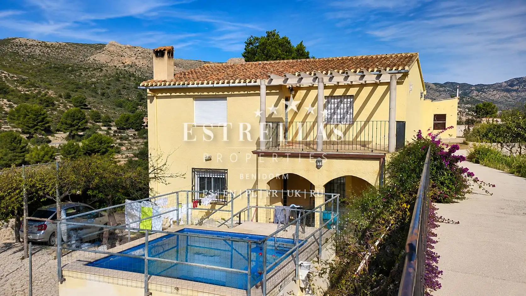 Landhaus mit Pool zum Verkauf in Relleu