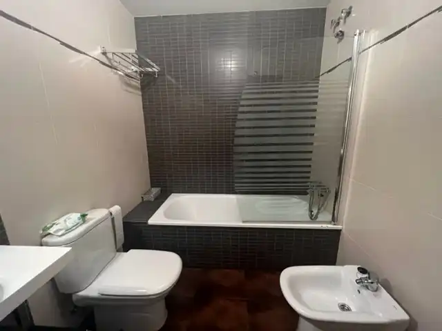 Bathroom of Flat for rent in Puertollano  with Air Conditioner, Heating and Parquet flooring