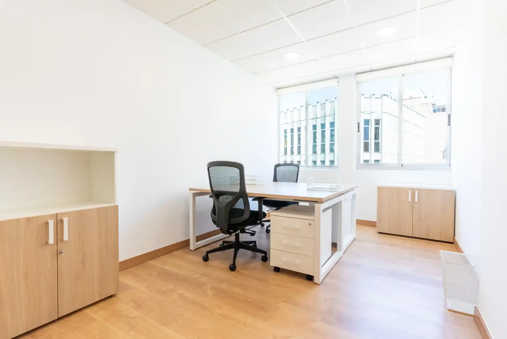 Büro zur Miete in Málaga mit Klimaanlage, Heizung und Möbliert
