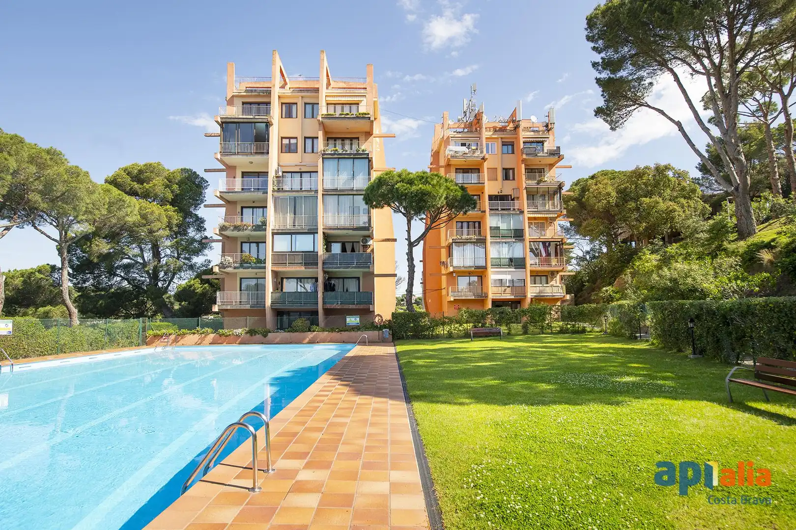 Vista exterior de Apartament en venda en Castell d'Aro, Platja d'Aro i s'Agaró amb Jardí privat i Piscina