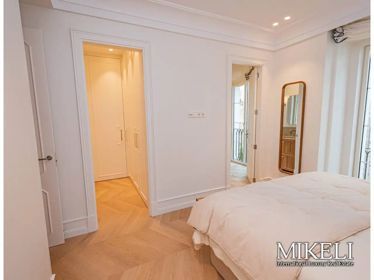 Schlafzimmer von Wohnung zur Miete in Santander mit Heizung, Möbliert und Balkon