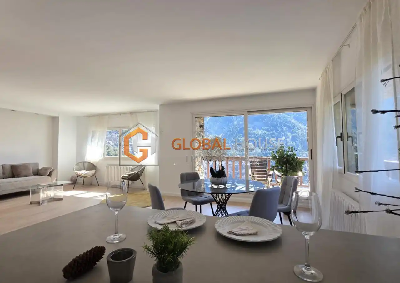 Comedor de Piso de alquiler en Escaldes – Engordany con Terraza, Amueblado y Horno