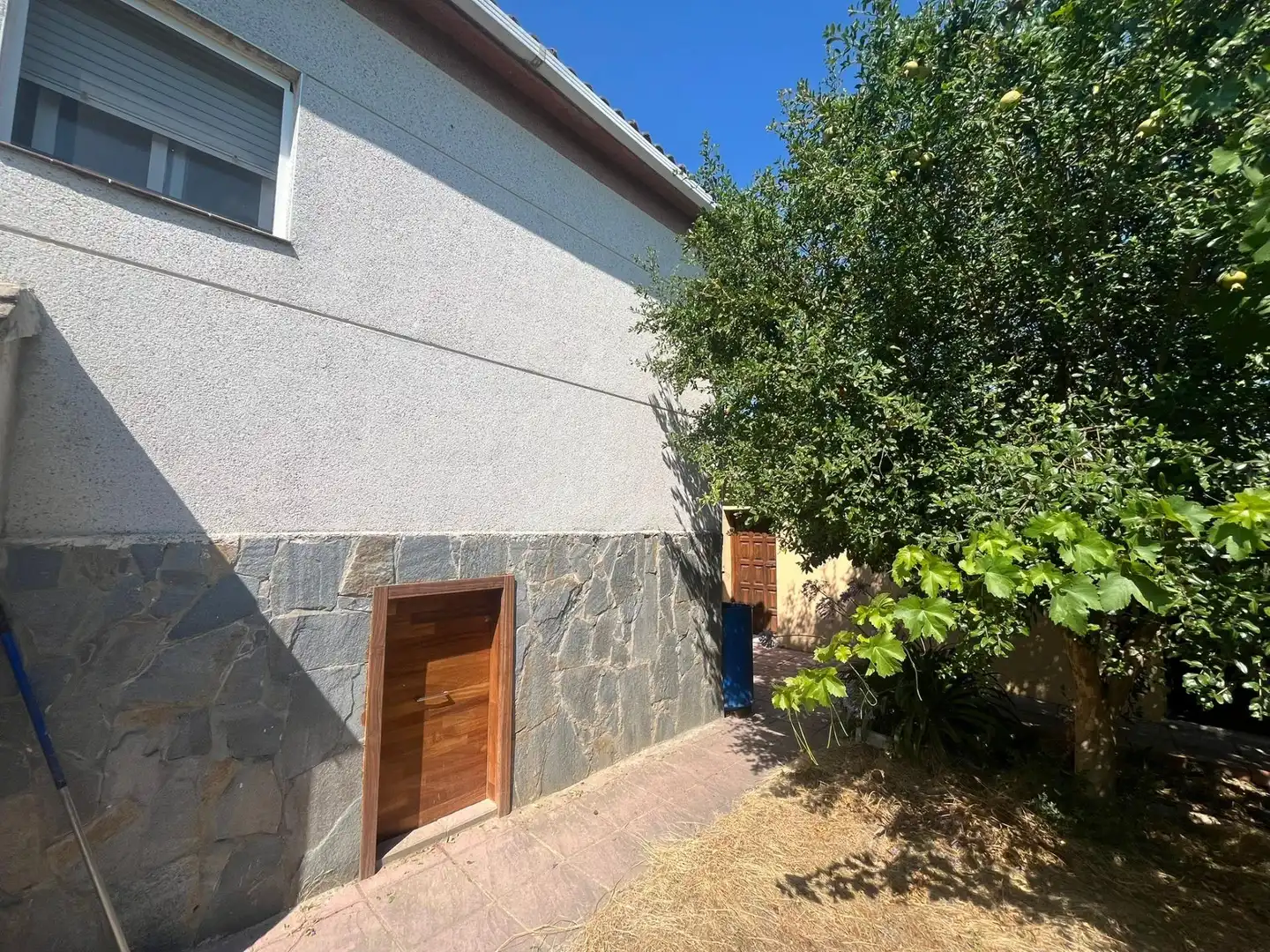 Vista exterior de Casa o xalet en venda en Piera amb Jardí privat, Moblat i Alarma