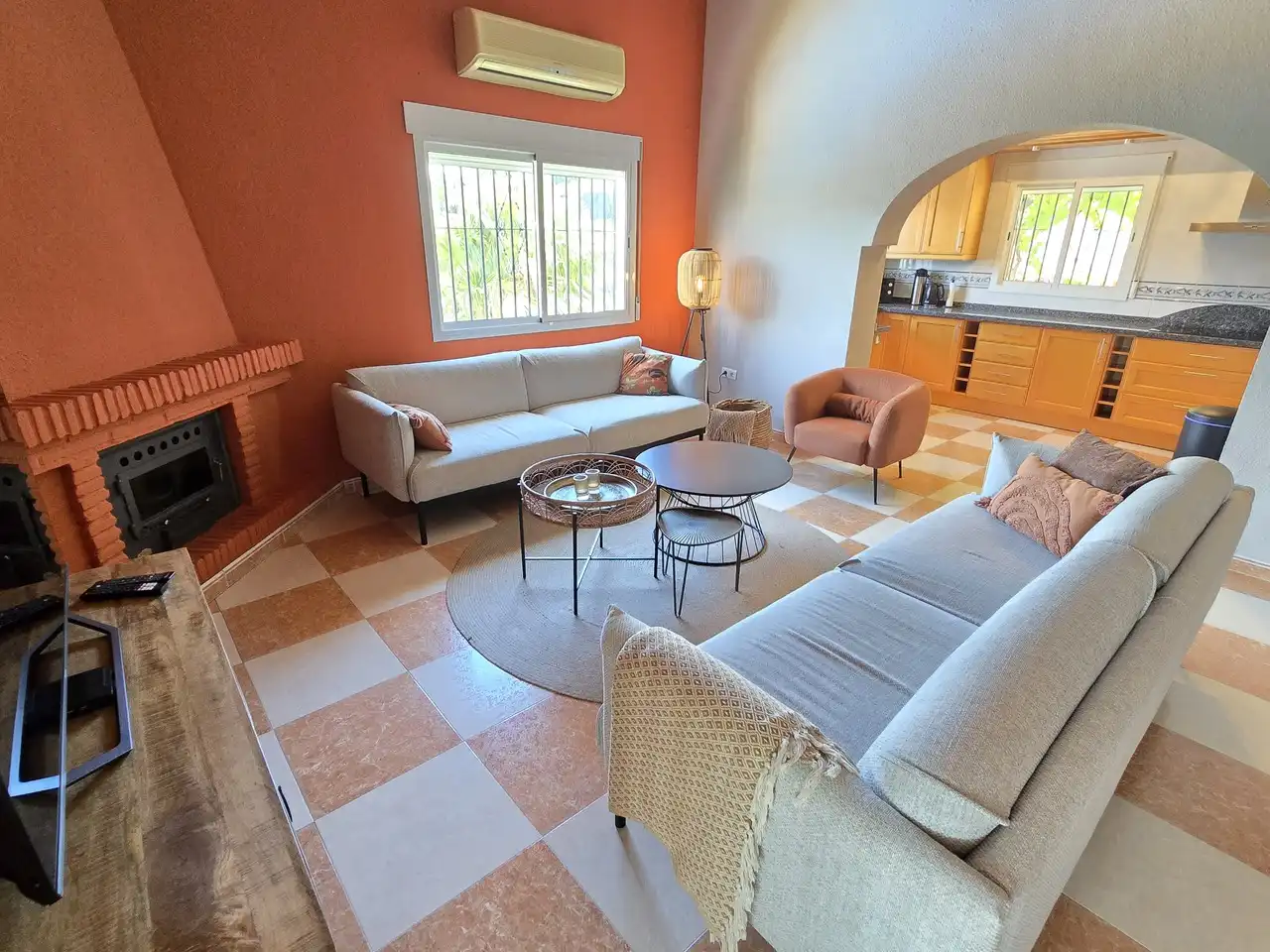 Sala d'estar de Casa o xalet en venda en Viñuela amb Aire condicionat, Terrassa i Piscina