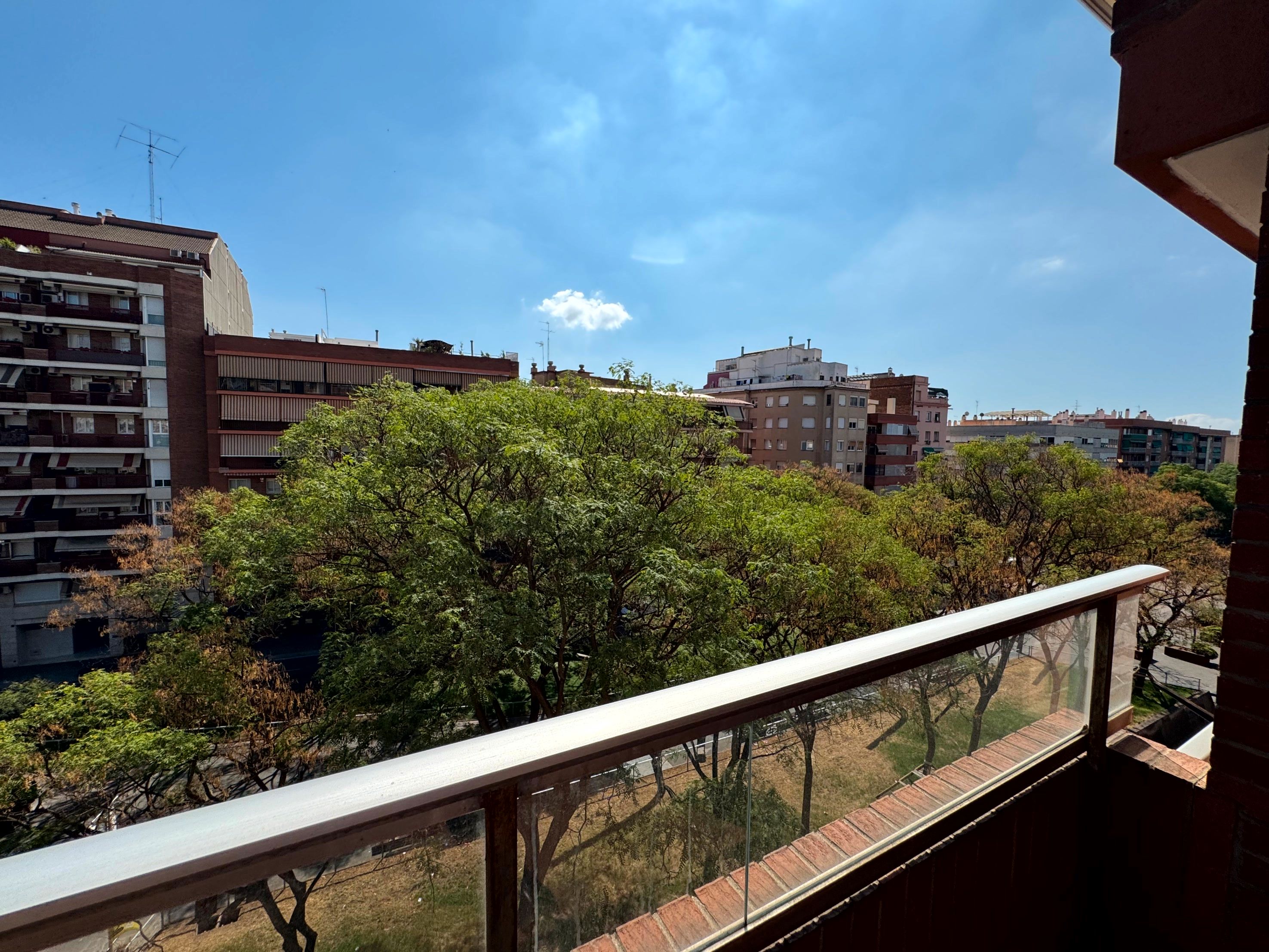 Vista exterior de Pis en venda en  Barcelona Capital amb Balcó