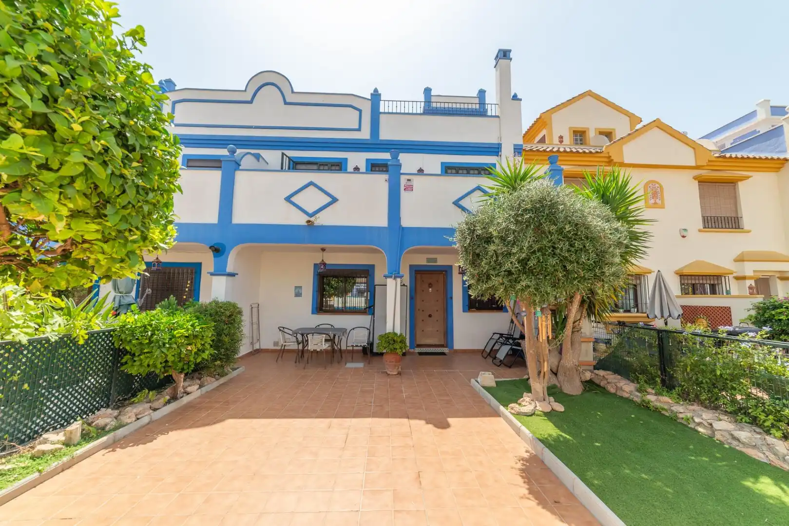 Außenansicht von Einfamilien-Reihenhaus zum Verkauf in San Javier mit Klimaanlage, Heizung und Privatgarten