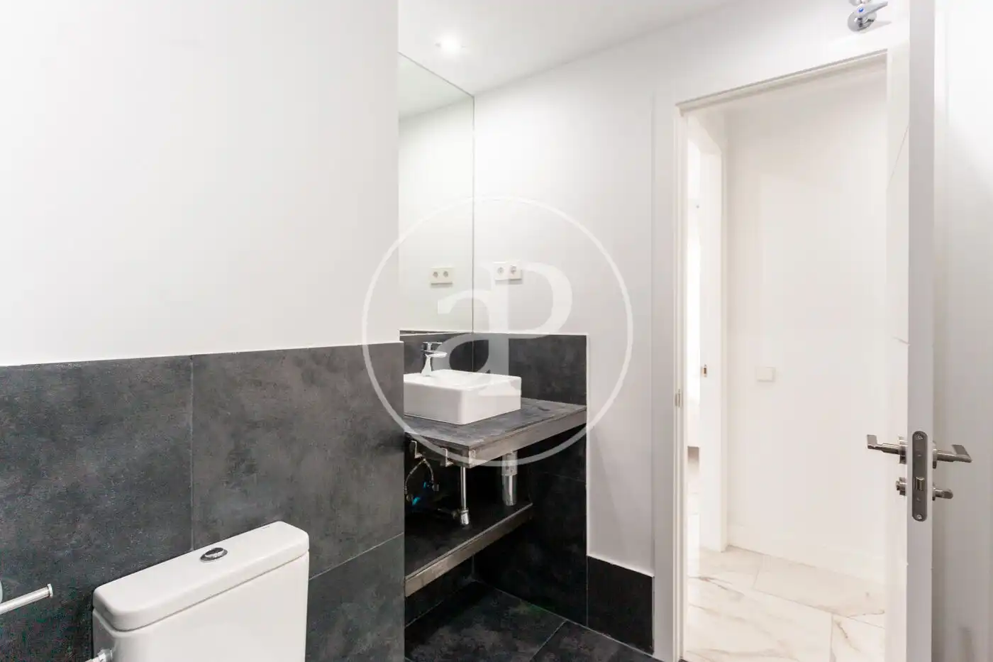 Badezimmer von Dachboden zur Miete in Madrid mit Klimaanlage, Heizung und Terrasse