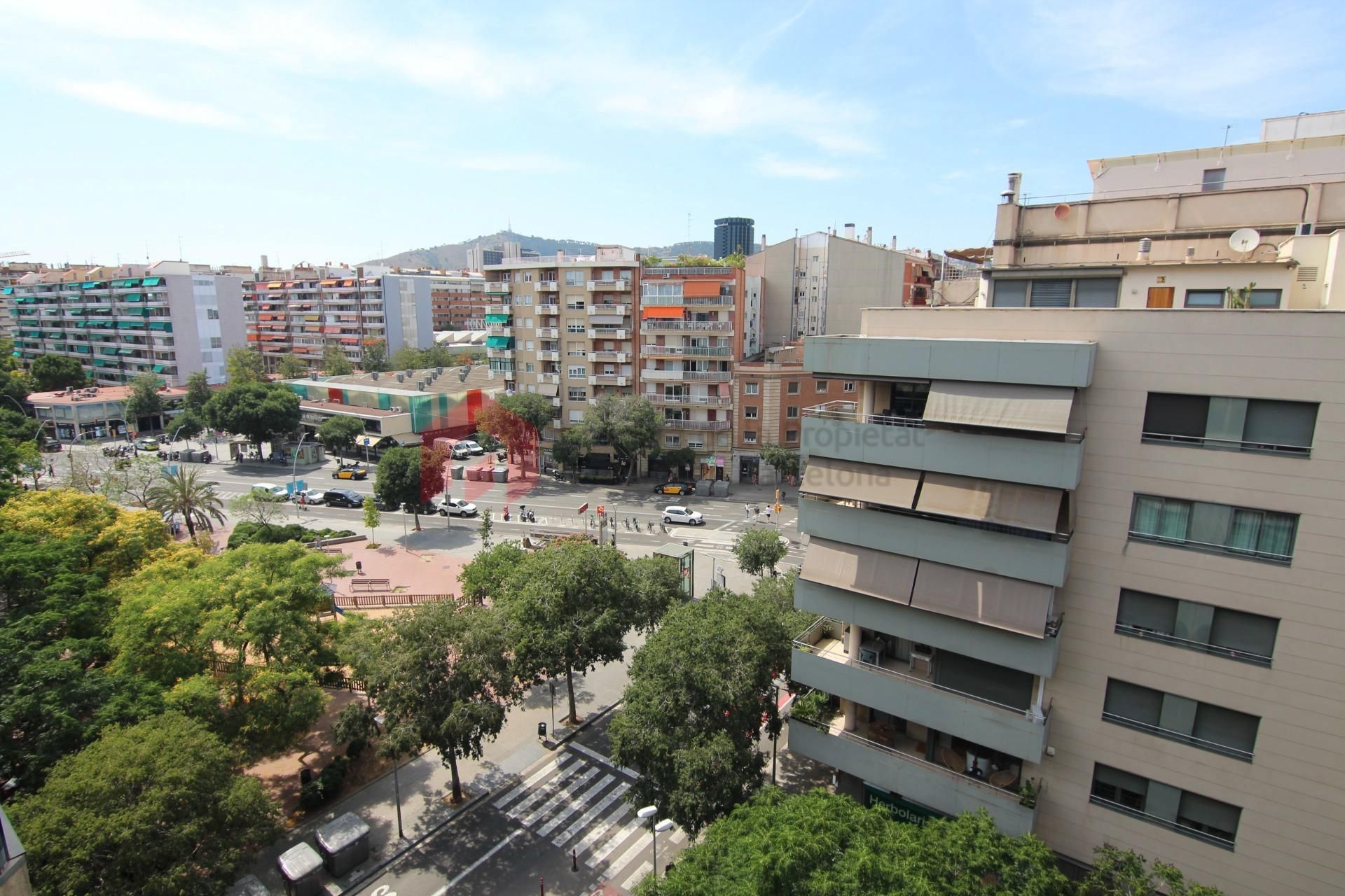 Vista exterior de Pis en venda en  Barcelona Capital amb Parquet i Terrassa