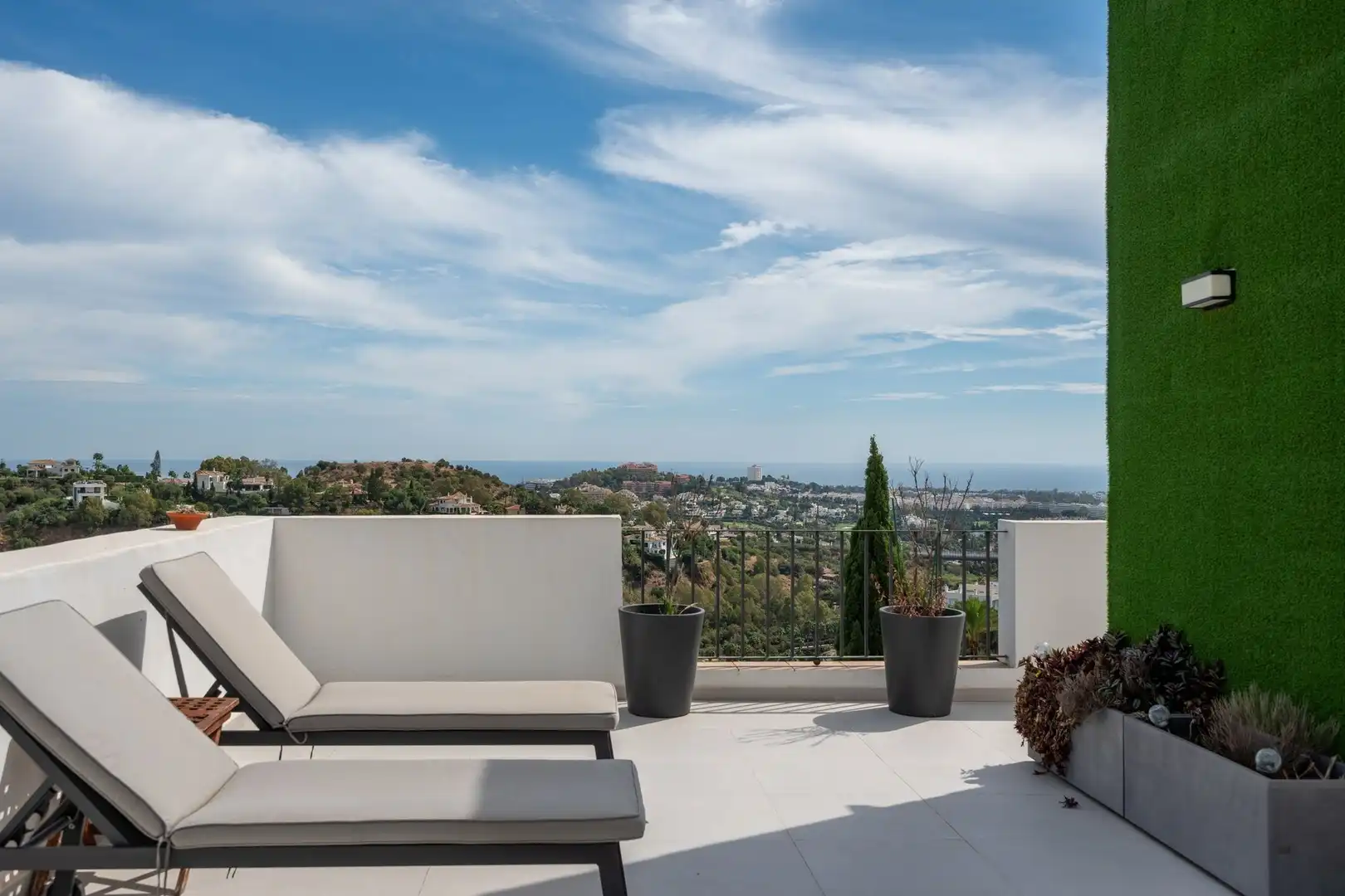 Penthouse with balcony for sale in La Quinta
