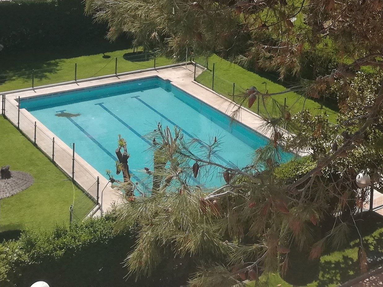 Swimming pool of Flat for sale in Pozuelo de Alarcón  with Air Conditioner, Heating and Parquet flooring