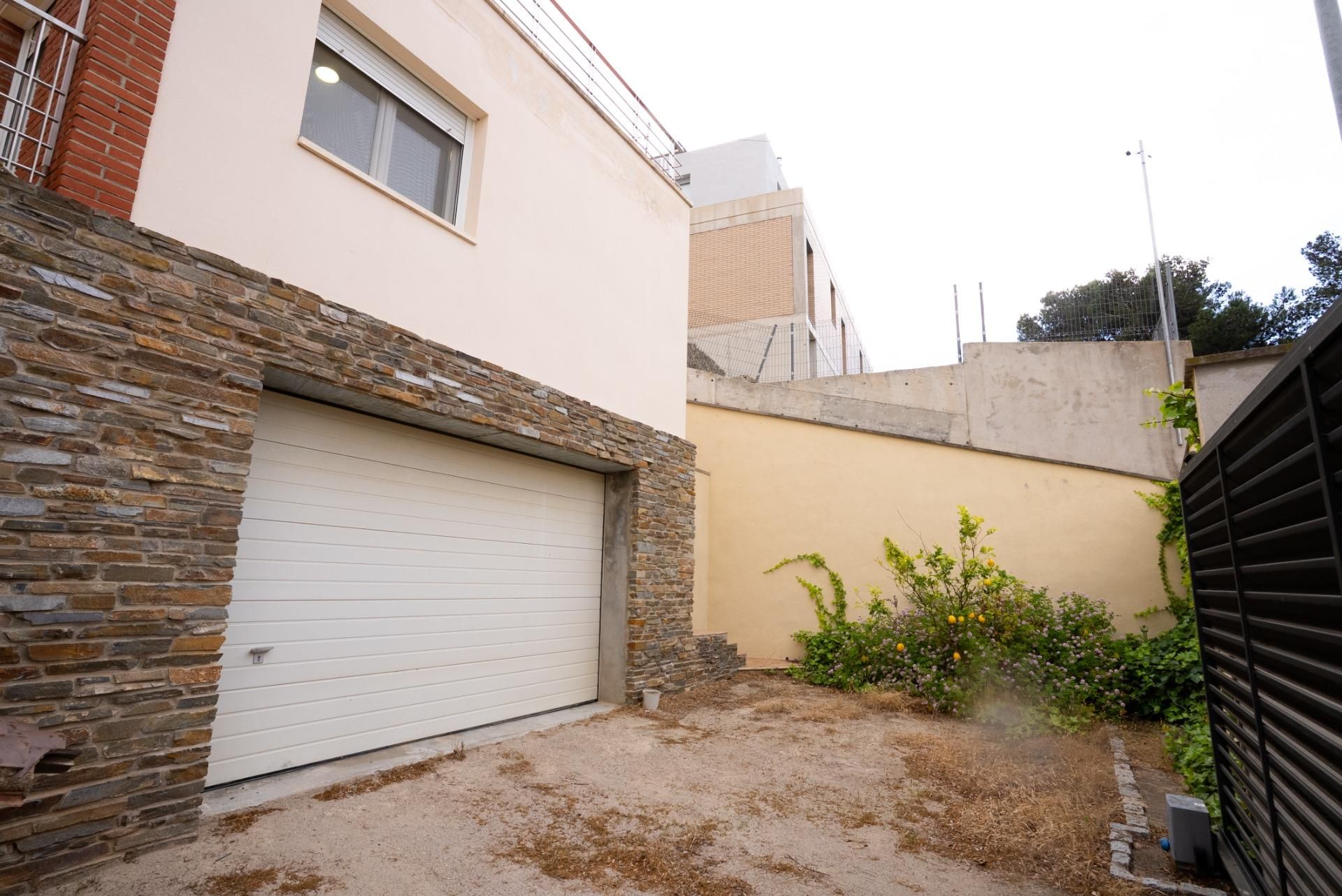 Exterior view of House or chalet for sale in Riudecols  with Air Conditioner, Heating and Private garden