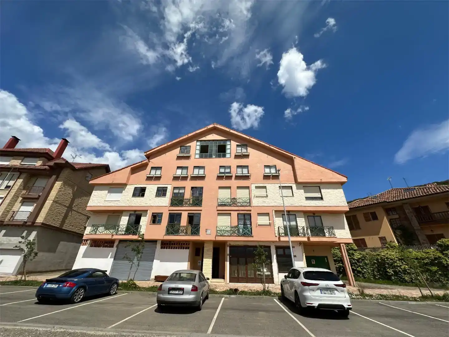 Vista exterior de Piso en venta en Riaño con Trastero y Amueblado