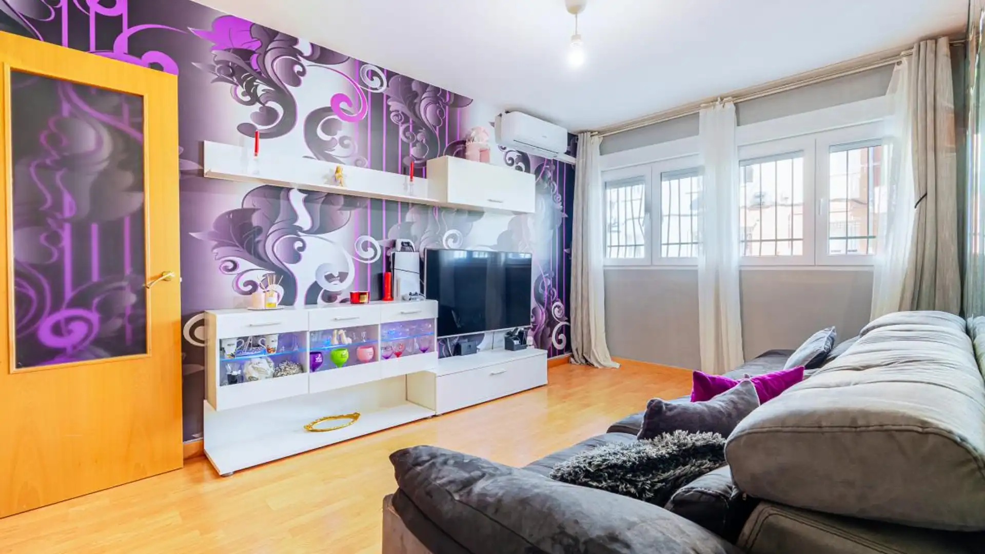 Sala d'estar de Planta baixa en venda en Parla amb Aire condicionat i Calefacció