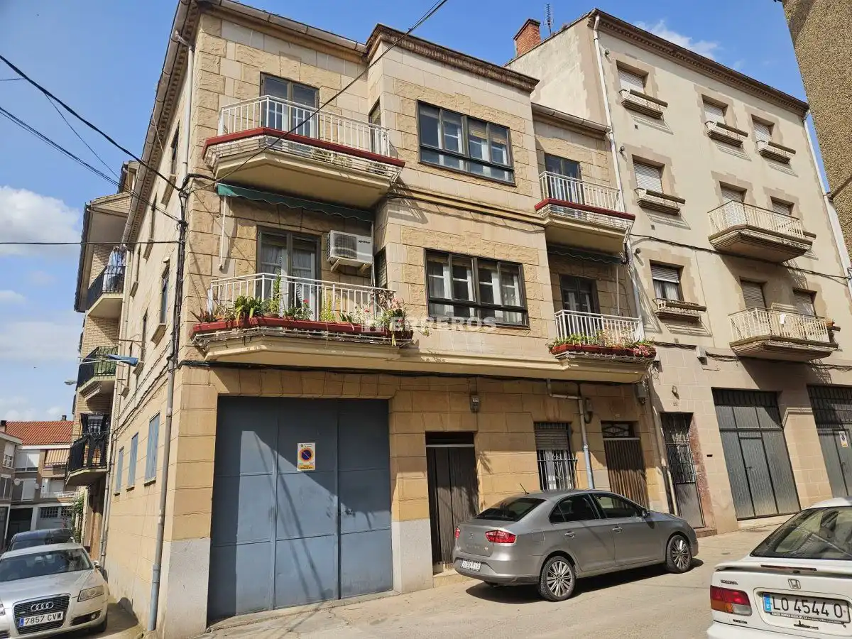 Adossat amb terrassa en venda a pintor moredaq