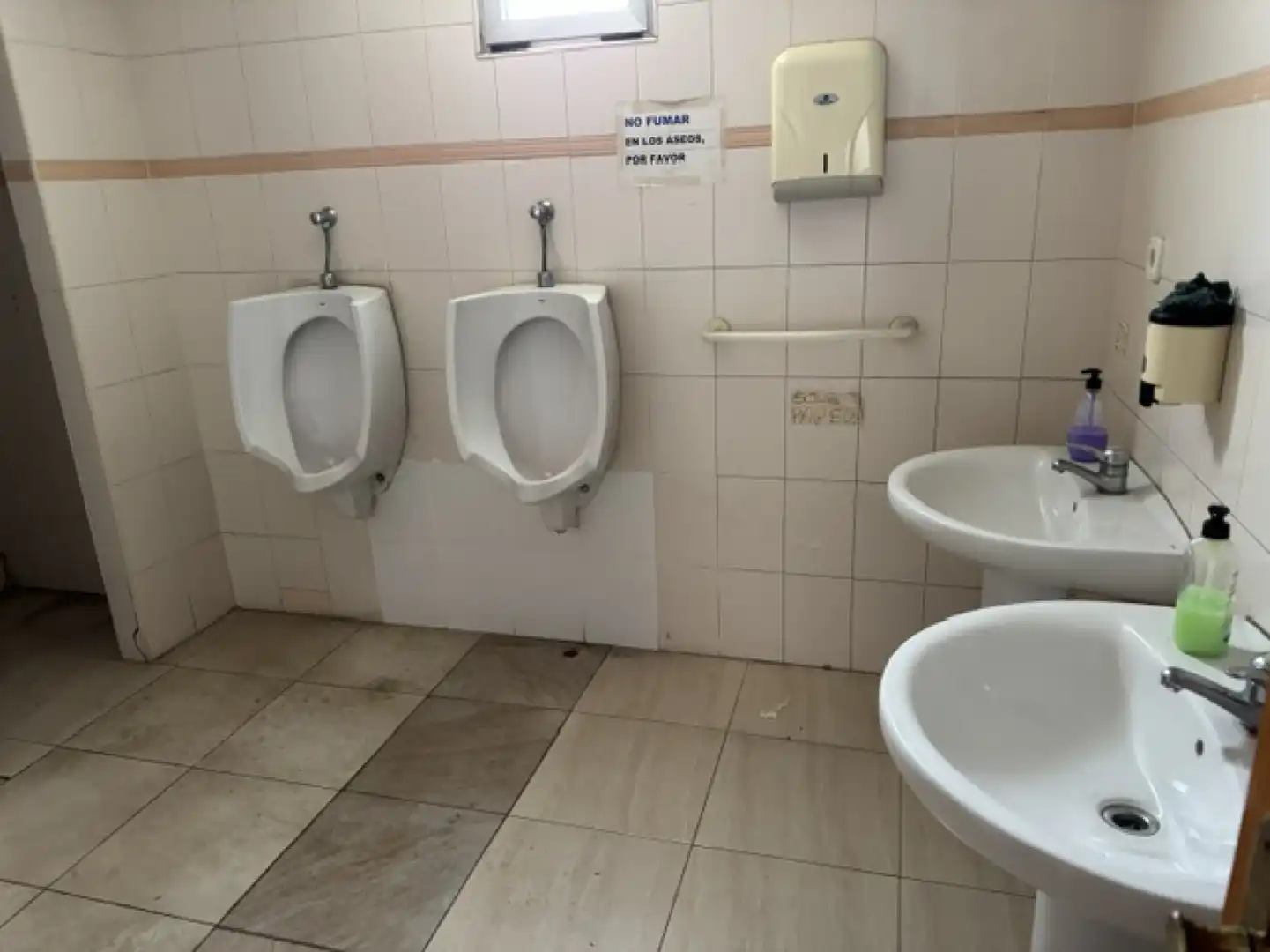 Badezimmer von Fabrikhallen zur Miete in Albuixech