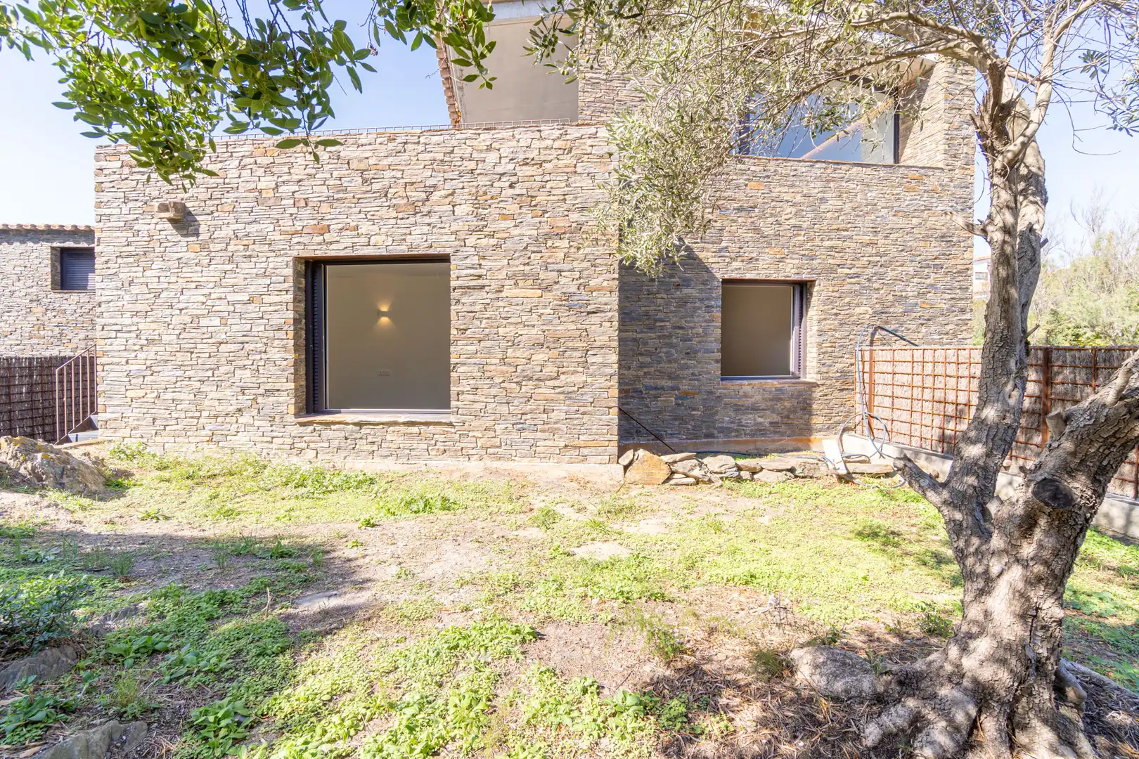 Außenansicht von Haus oder Chalet zum Verkauf in Cadaqués mit Klimaanlage, Heizung und Privatgarten