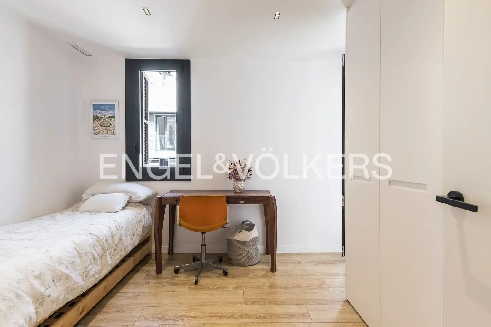 Bedroom of Flat for sale in Barcelona  with Air Conditioner, Heating and Balcony