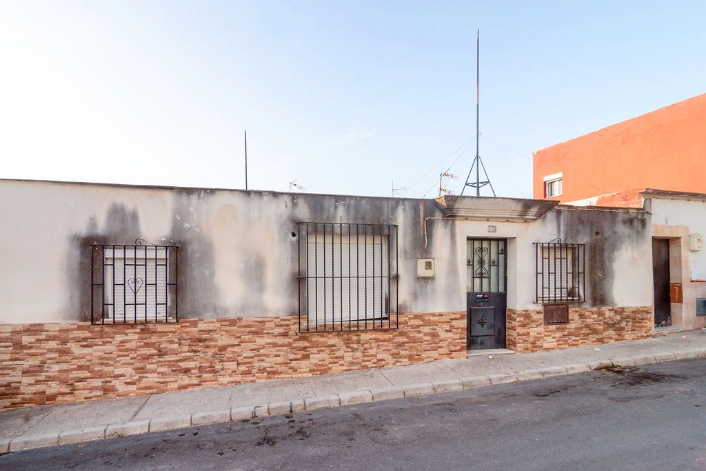 Casa adosada en venda a C/ Sor Agustina Barcia Alcázar , Parque Atlántico - Ronda este