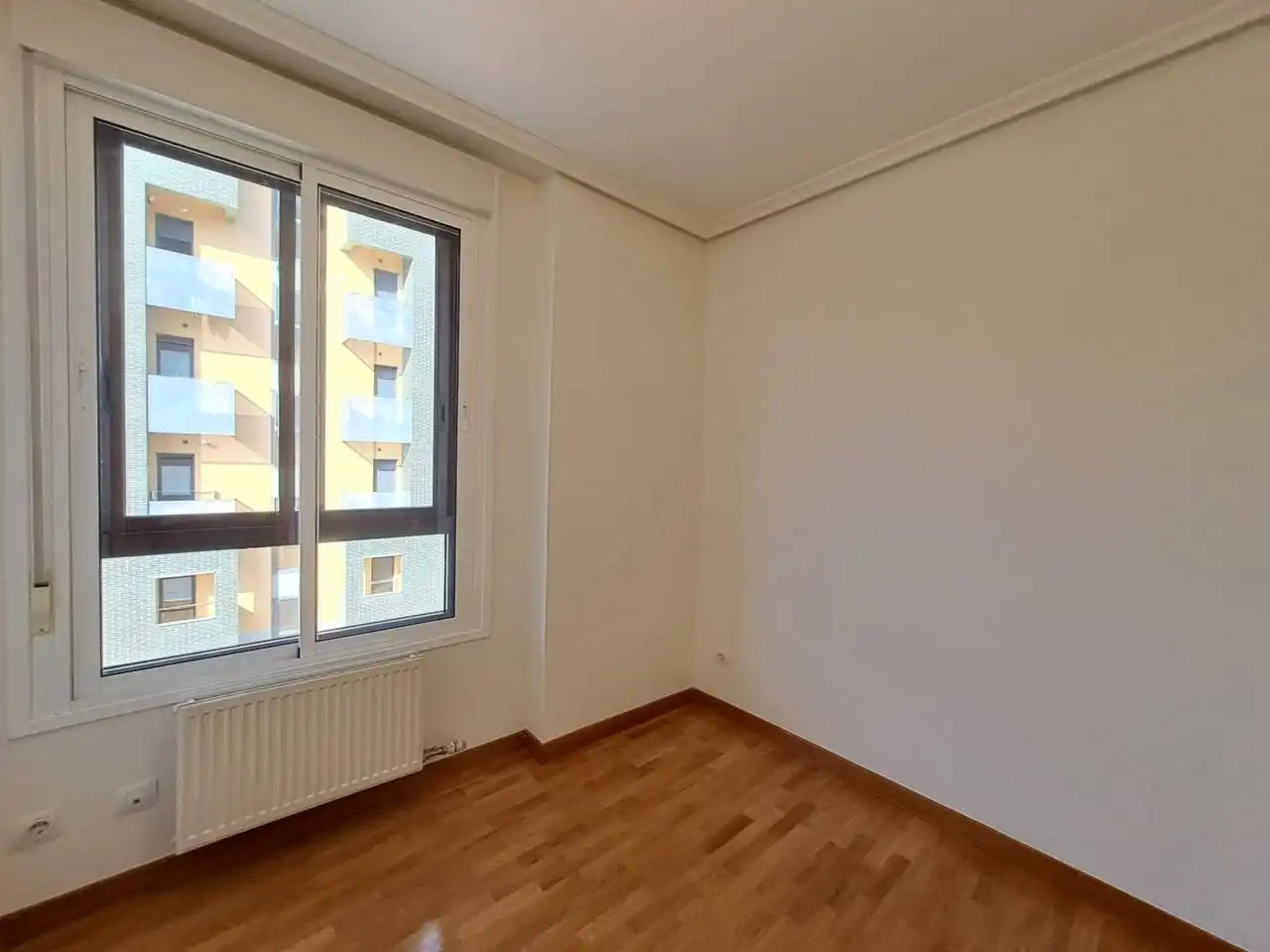 Schlafzimmer von Wohnung zur Miete in Burgos mit Heizung, Parkett und Terrasse