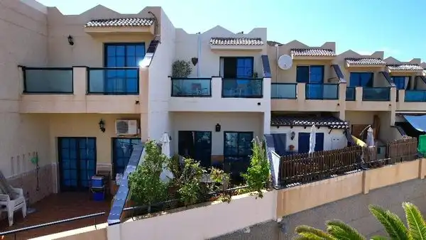 Vista exterior de Casa o xalet en venda en Pájara amb Aire condicionat, Jardí privat i Terrassa