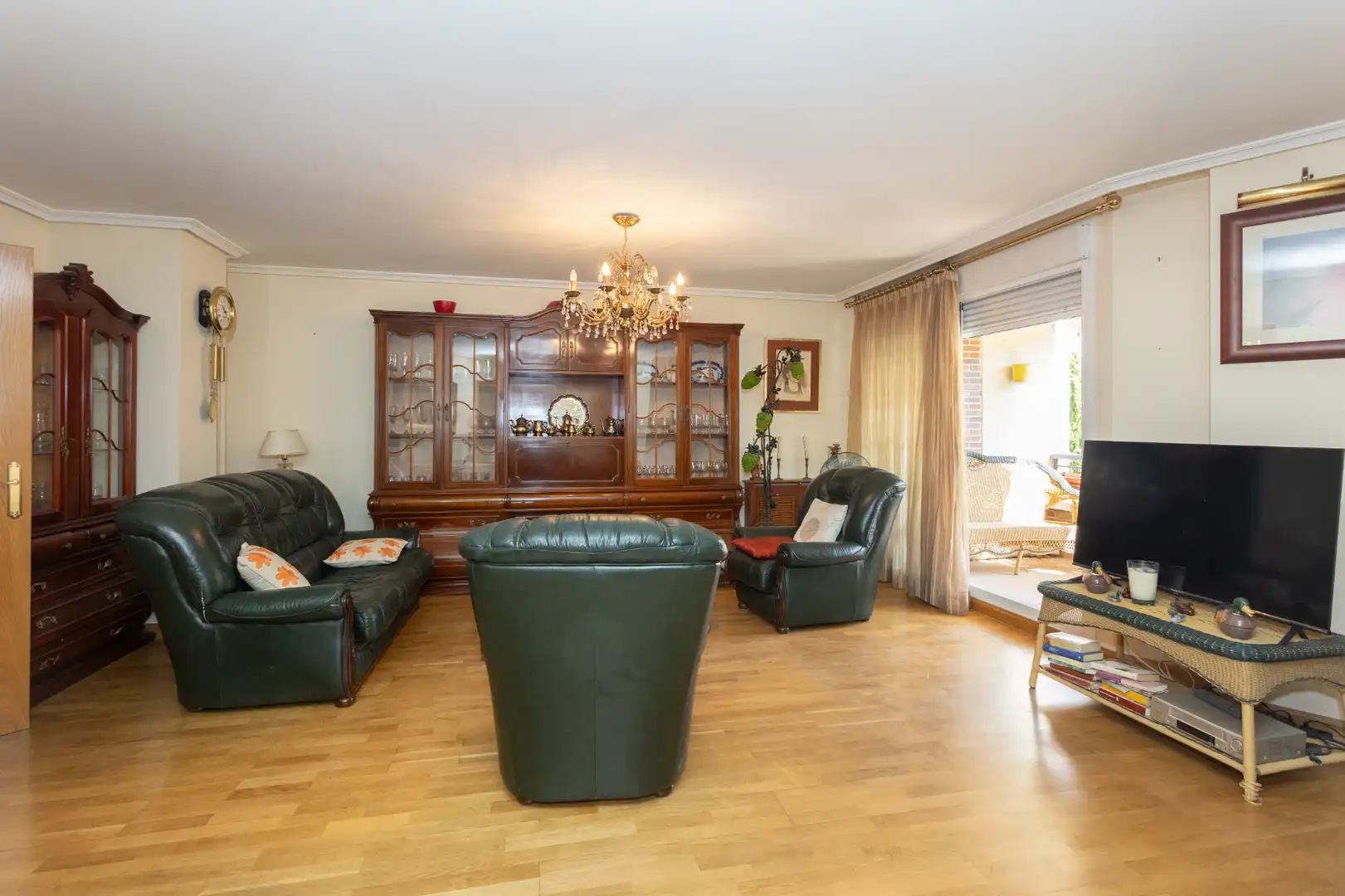 Living room of Flat for sale in Majadahonda  with Heating, Terrace and Storage room