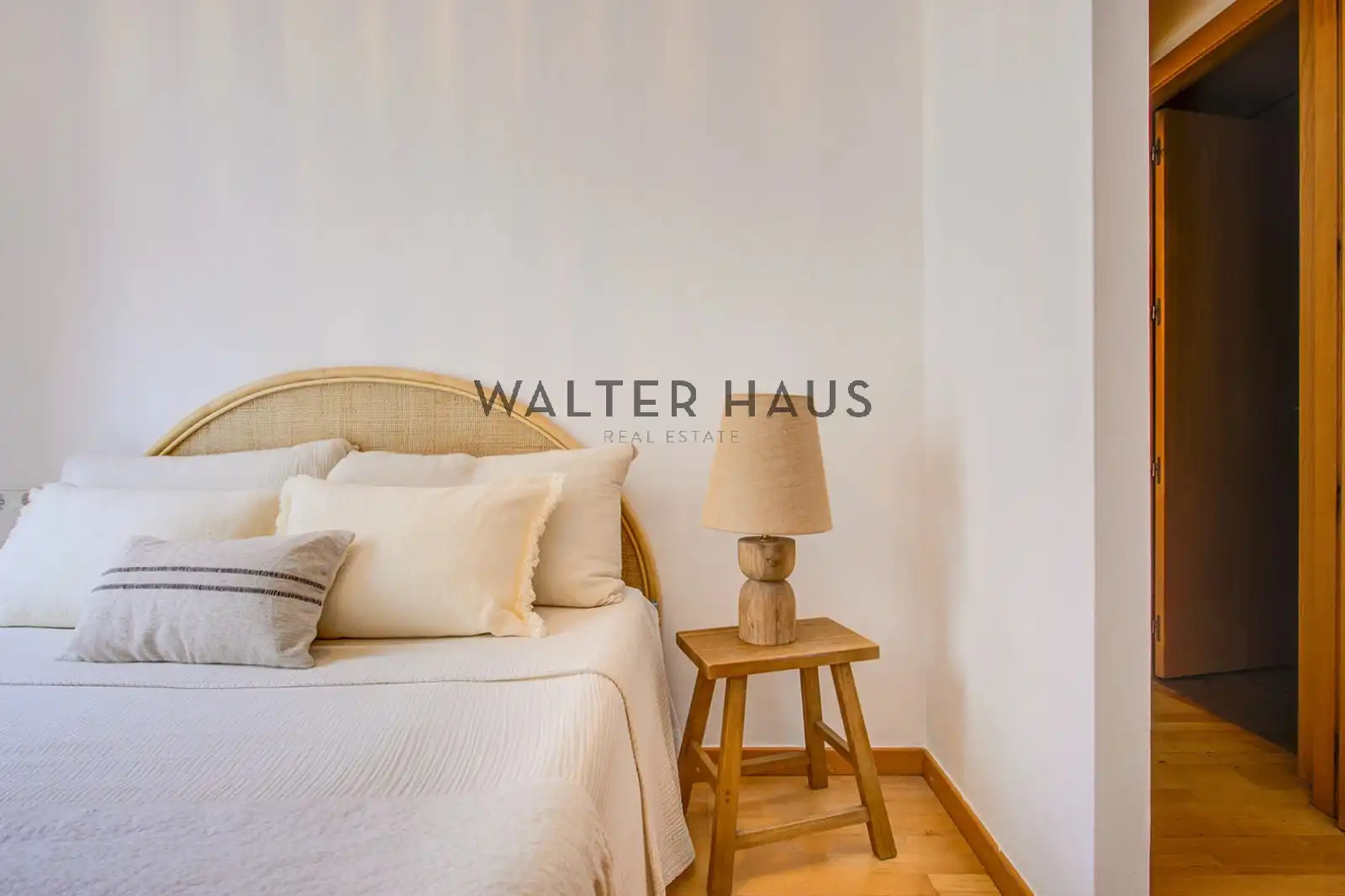 Bedroom of Houses for sale in Barcelona  with Air Conditioner, Heating and Terrace