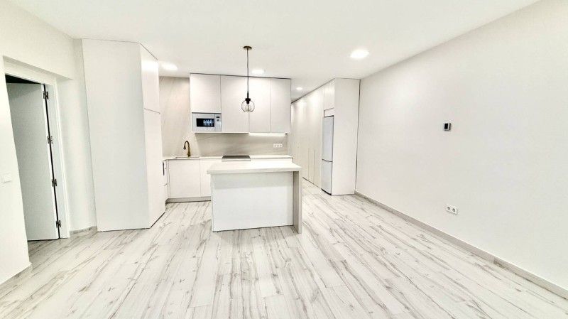 Cuina de Pis de lloguer en  Madrid Capital amb Aire condicionat, Calefacció i Jardí privat