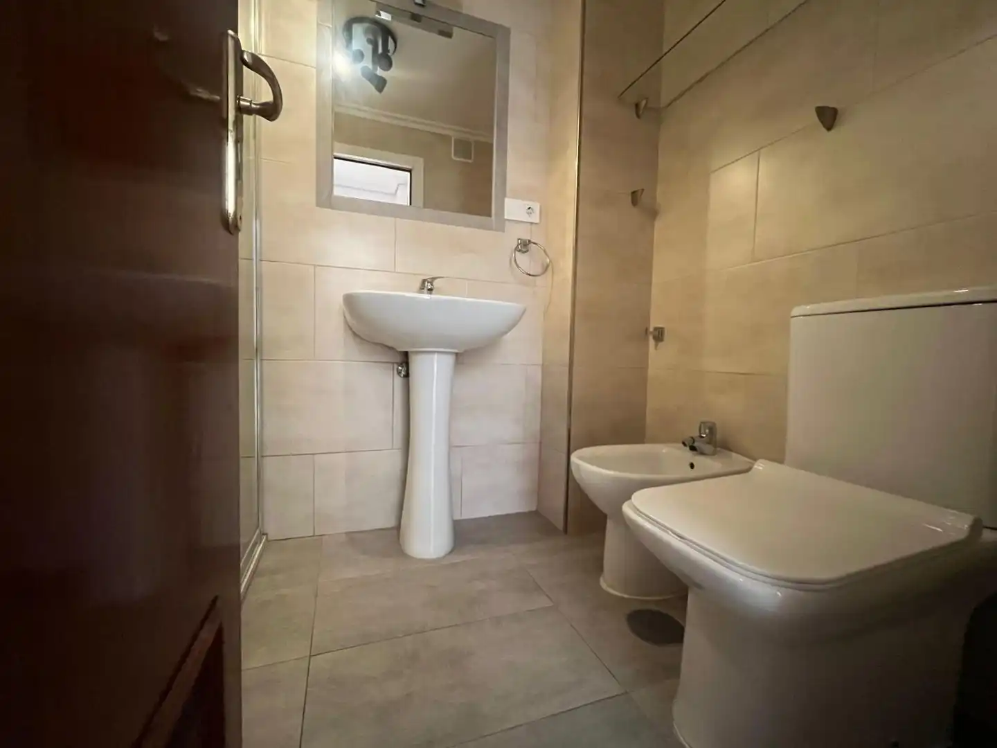 Bathroom of Flat for rent in Sevilla  with Air Conditioner, Terrace and Community pool