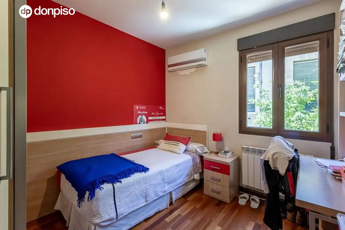 Habitación de Casa o chalet en venta en Granada con Aire acondicionado, Calefacción y Jardín privado