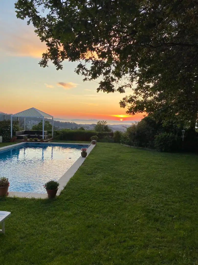 Piscina de Casa o chalet en venta en Vigo  con Calefacción, Jardín privado y Parquet