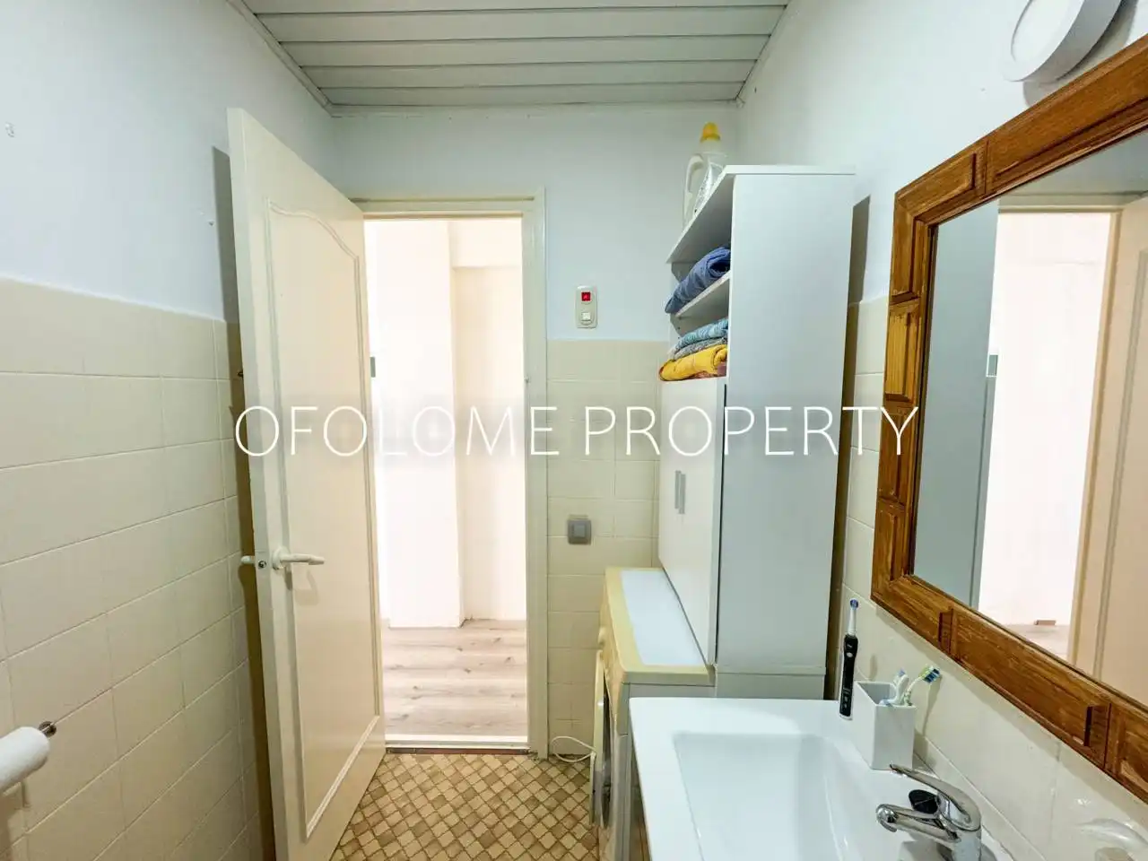 Badezimmer von Wohnung zum Verkauf in Salou mit Parkett, Balkon und Alarm